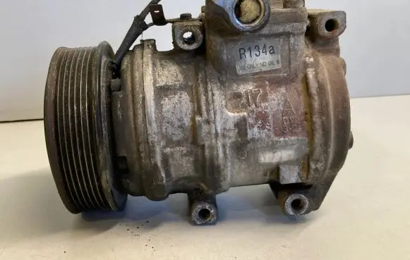 KIA Sorento Air conditioning (A/C) compressor (pump) 1615017700 2F0420002