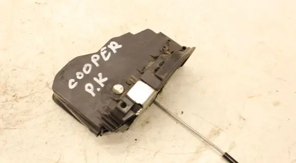 Mini Cooper Countryman R60 Front door lock 053702