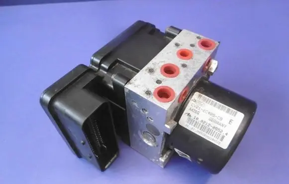 Ford Fiesta ABS Pump CV212C405CB 10096101873