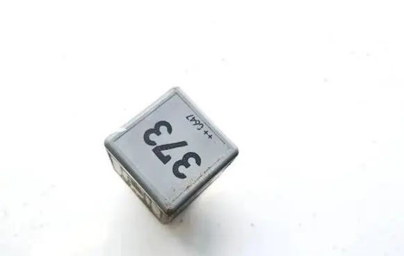 Skoda Octavia Mk2 (1Z) Other relay 8d0951253a v23134-b52-x301