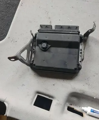 Toyota Avensis T270 Engine control unit/module 8966105D22 MB2759001921
