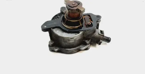 Volkswagen PASSAT B7 USA Vacuum pump 07K145100C