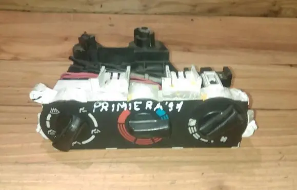 Nissan Primera Climate control unit 7040230732