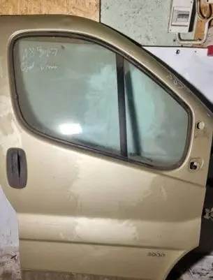 Opel Vivaro Front door geltonos