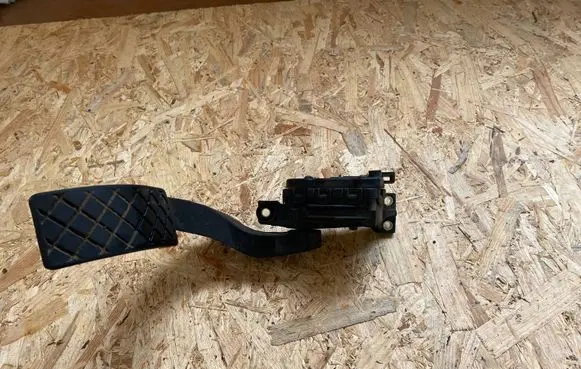 Volkswagen PASSAT B5 Accelerator throttle pedal 8D1723523 6PV00777006