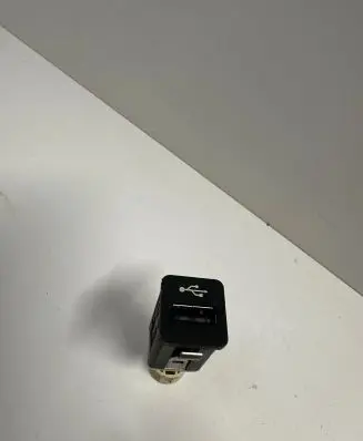 BMW 7 F01 F02 F03 F04 USB socket connector 9167196