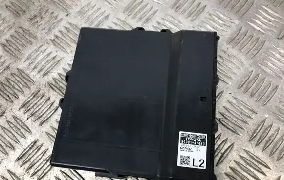 Toyota Prius (XW50) Central console control unit 8998147460