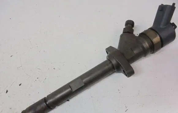 Citroen C5 Fuel injector 9637277980
