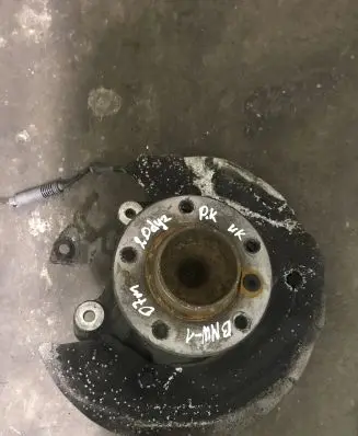 BMW 1 E81 E87 Front wheel hub 6764443