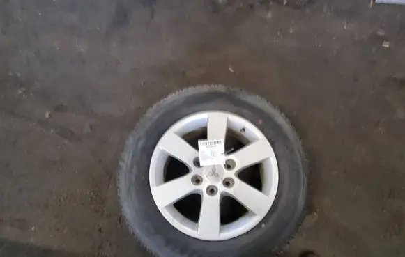 Mitsubishi Pajero R18 spare wheel 