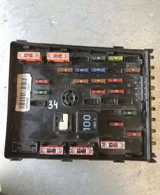 Volkswagen PASSAT B6 Fuse module 3C0937125 63592777
