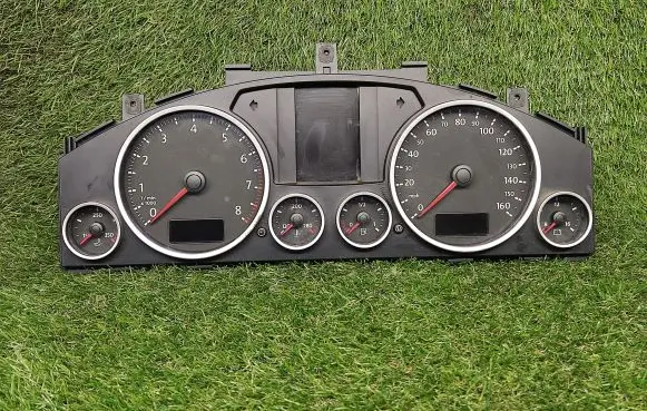 Volkswagen Touareg I Speedometer (instrument cluster) 7L6920975Q
