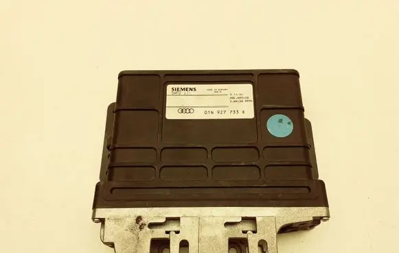 Audi A4 S4 B5 8D Gearbox control unit/module 01N927733E