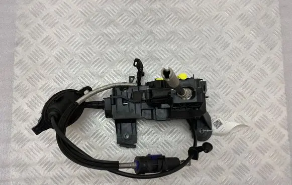 BMW 2 F46 Gear shifter/selector 8483099