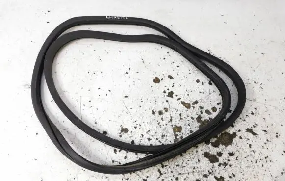 Peugeot 108 Trunk rubber seal (body) 