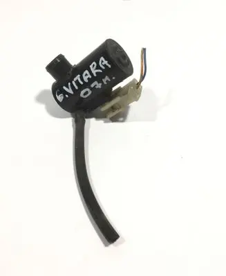 Suzuki Grand Vitara II Windscreen/windshield washer pump