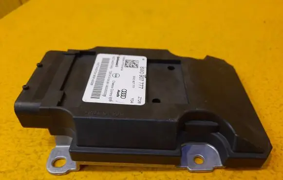 Audi A4 S4 B9 Air suspension control unit module (rear) 8W0907777