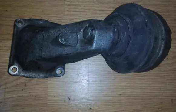 Engine mount bracket