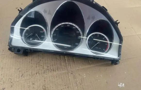 Mercedes-Benz C W204 Speedometer (instrument cluster) A2C53305419
