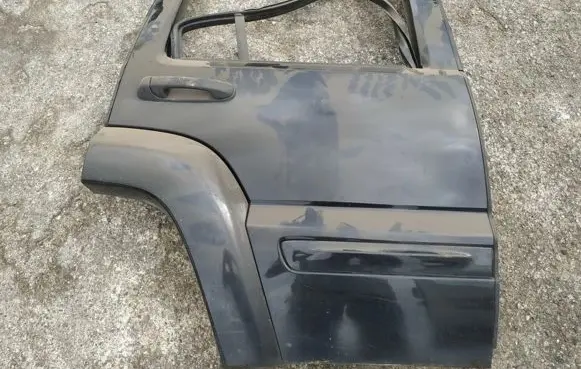 Jeep Cherokee Rear door juodos