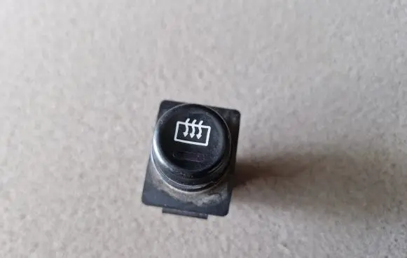 Mitsubishi L200 Windscreen/window heater switch