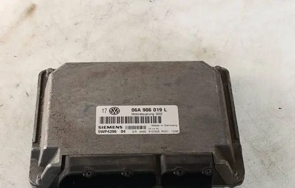 Volkswagen Golf IV Engine control unit/module 06A906019L 5WP439604