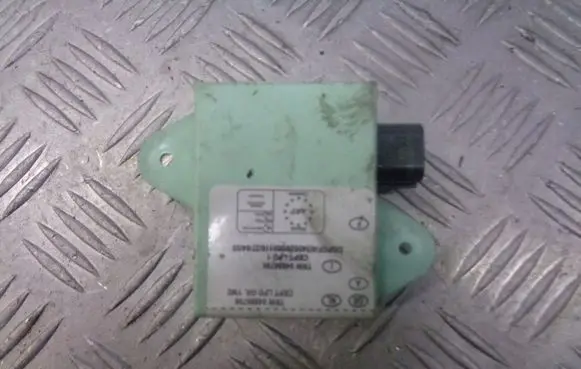 Chrysler Grand Voyager IV Cruise control relay 04686798