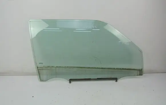 Suzuki Swift I Front door window glass four-door 