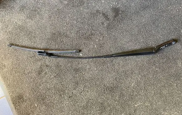 Volkswagen Polo V 6R Front wiper blade arm 6R1955410A CH6BE