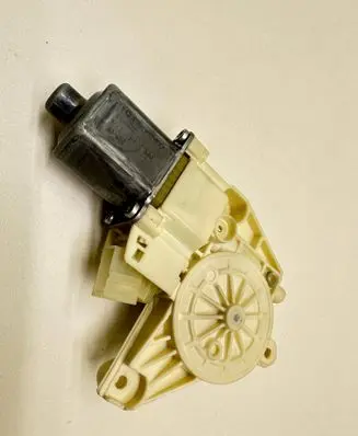Mercedes-Benz C W204 Front door window regulator motor A2048200142 971219100