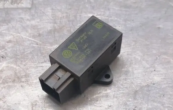 Volkswagen Touareg I Seat heating relay 7L0959772