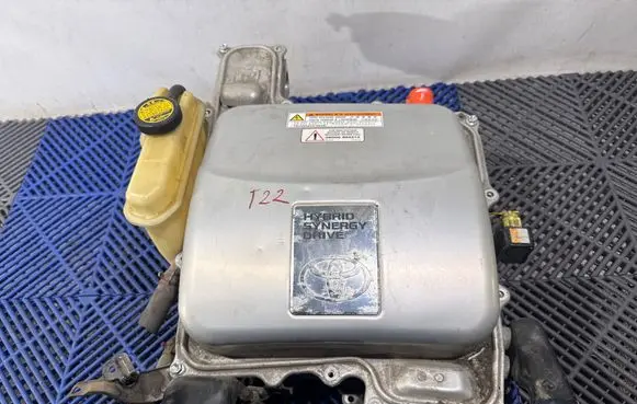 Voltage converter inverter