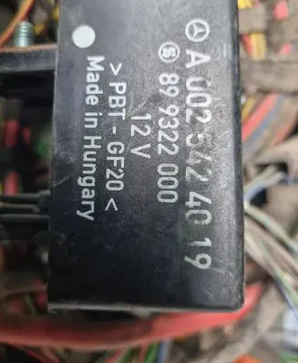 Mercedes-Benz Sprinter W906 Glow plug pre-heat relay A0025424019 899322000
