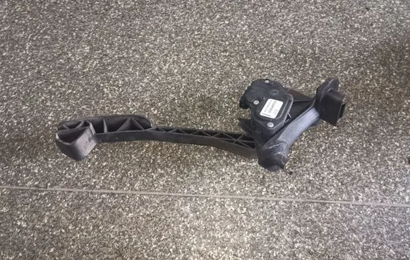 Volvo S60 Accelerator throttle pedal 30636004