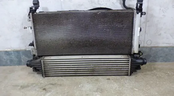 Opel Corsa E Intercooler radiator 8C1751000 13486493