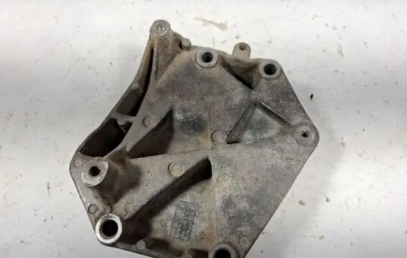 Opel Vectra C A/C compressor mount bracket 55187675