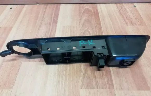 Renault Zoe Front door window switch trim 254008973R