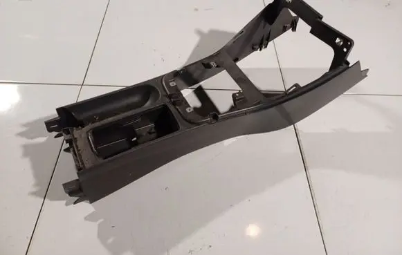 Volkswagen Golf Plus Center console 5M1863243B