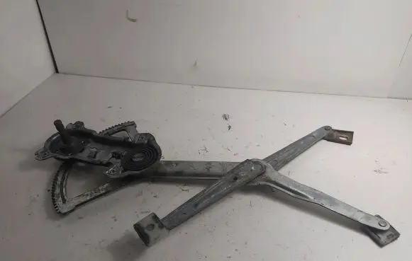 Mercedes-Benz E W124 Front door manual window regulator 