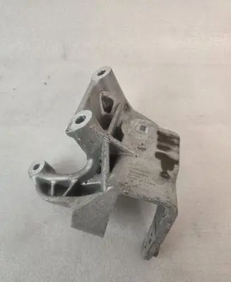 Volvo XC90 Engine mounting bracket 31430490