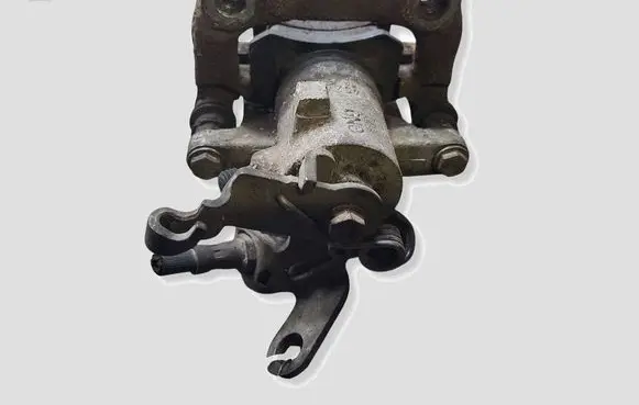 Volkswagen Golf VI Rear brake caliper