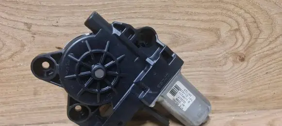 Volvo XC70 Front door window regulator motor 970713101
