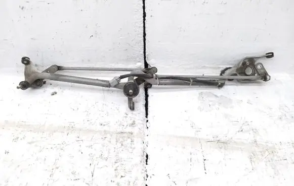 Honda CR-V Front wiper linkage 