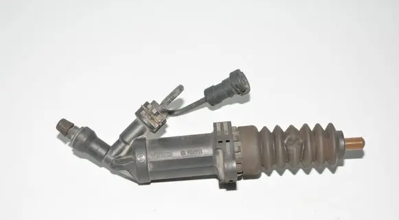 Clutch slave cylinder