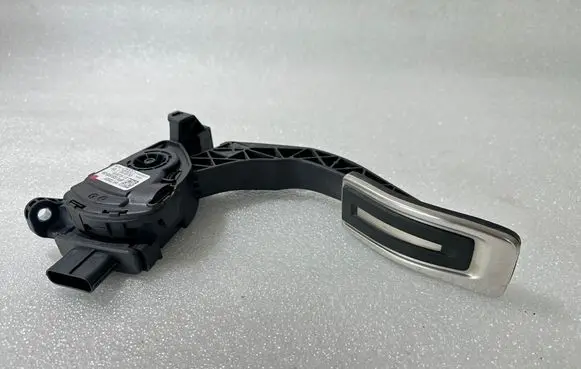 Audi A6 S6 C7 4G Accelerator throttle pedal 4H1723523 31102015 6PV00950528