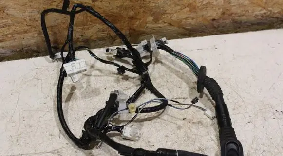 Subaru Impreza III Front door wiring loom 81820FG150