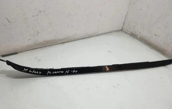 Hyundai Santa Fe Windshield trim 86130S1000