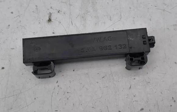 Audi A3 8Y Keyless system antenna 5FA22407500 5WA962132