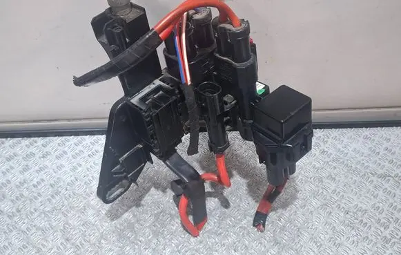 BMW 3 F30 F35 F31 Current control relay 935615701