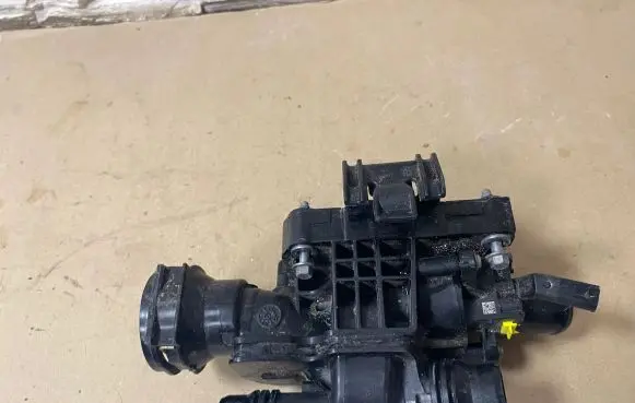 Thermostat/thermostat housing